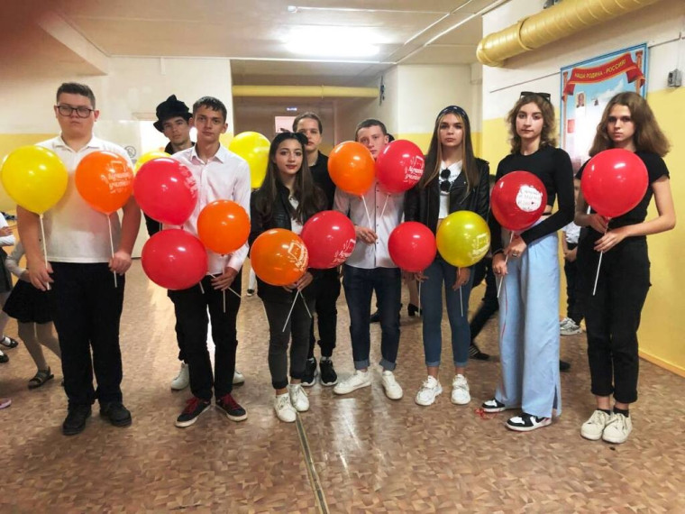 Акция – поздравление «Поздравить вас – большая честь!», посвящённая Дню учителя. Акция – поздравление «Поздравить вас – большая честь!», посвящённая Дню учителя.