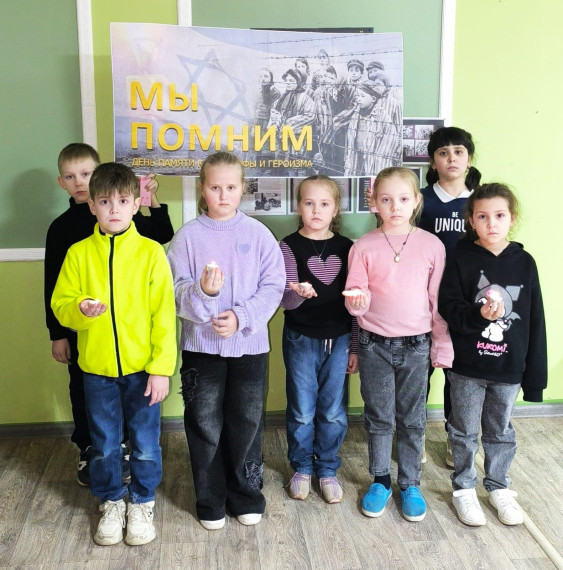 «Маленькие жизни Холокоста». «Маленькие жизни Холокоста».