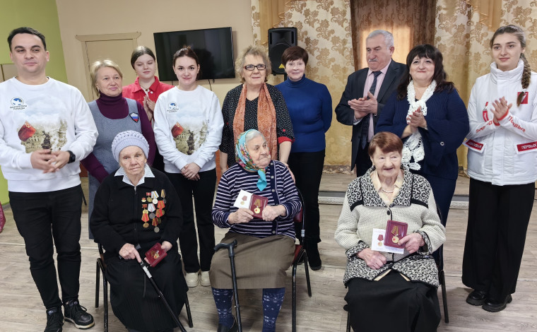 Вручение юбилейных медалей к 80-летию Победы в Великой Отечественной войне. Вручение юбилейных медалей к 80-летию Победы в Великой Отечественной войне.