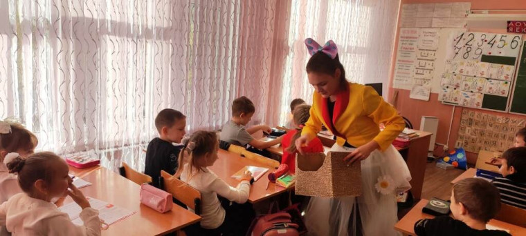 Игровая программа «Клоунесса Кнопочка и хорошее настроение». Игровая программа «Клоунесса Кнопочка и хорошее настроение».