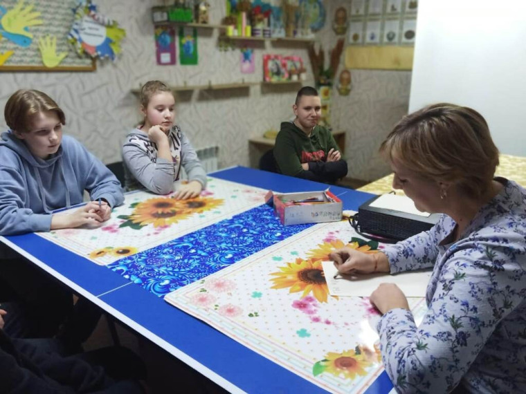 Познавательный час «Не имей 100 рублей, а имей 100 друзей». Познавательный час «Не имей 100 рублей, а имей 100 друзей».
